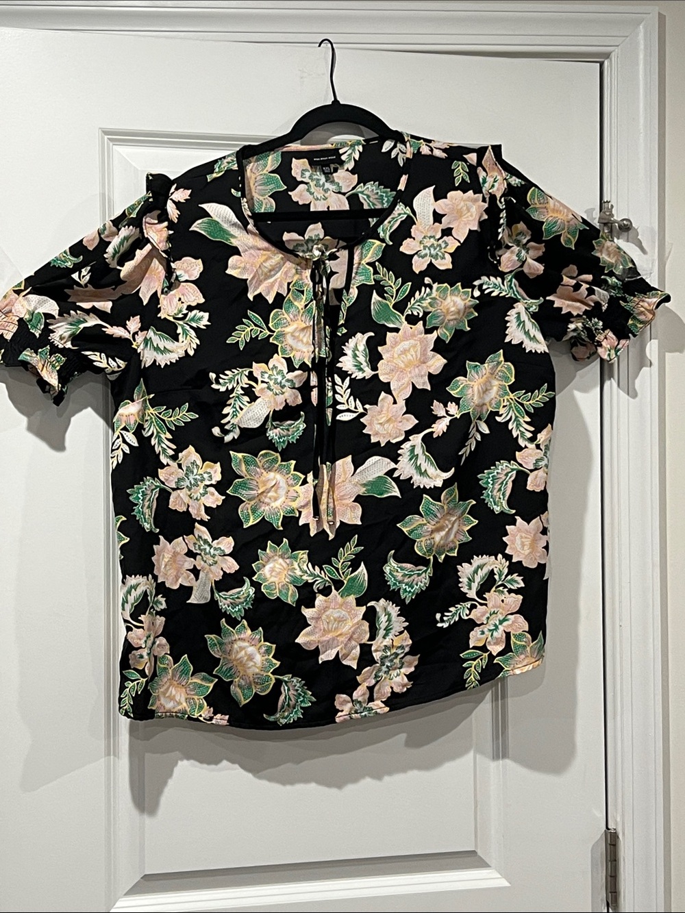 Who What Wear Black Floral Tie-Front Short Sleeve Blouse